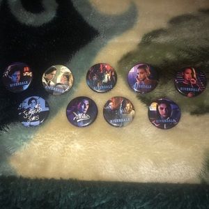 9 Riverdale Pins :)